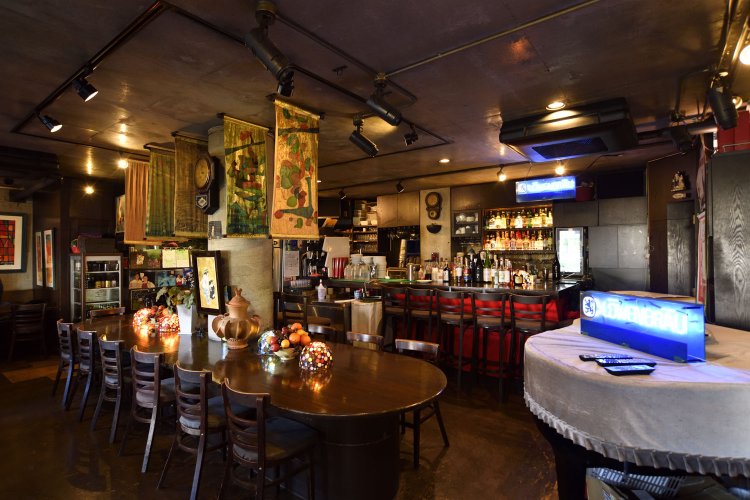 店内ではライブやパーティーが行われることも。