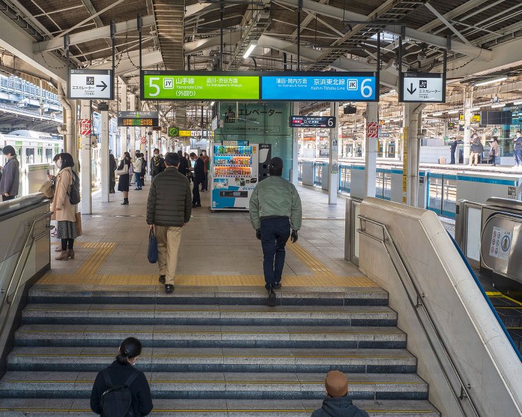 6_p105東京駅ホーム2020