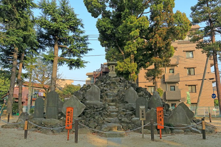 08_浅間神社_富士塚