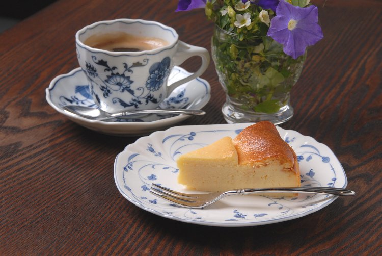 13_蔵カフェ_コーヒー・チーズケーキ