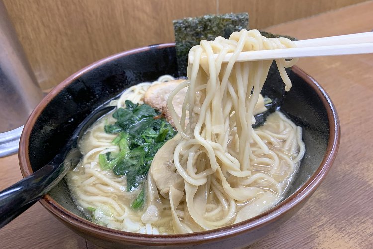 麺はなんと自家製。ツルツルとしたのど越しがもうたまらない！