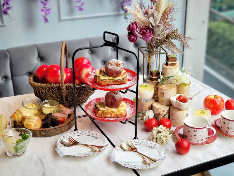 期間限定2021年9月1日〜10月31日 APPLE AND CHEESE AFTERNOON TEA 1名3300円（2名〜 写真は2名分）。