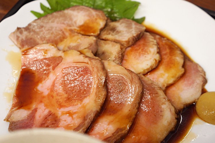 チャーシューをアップで。