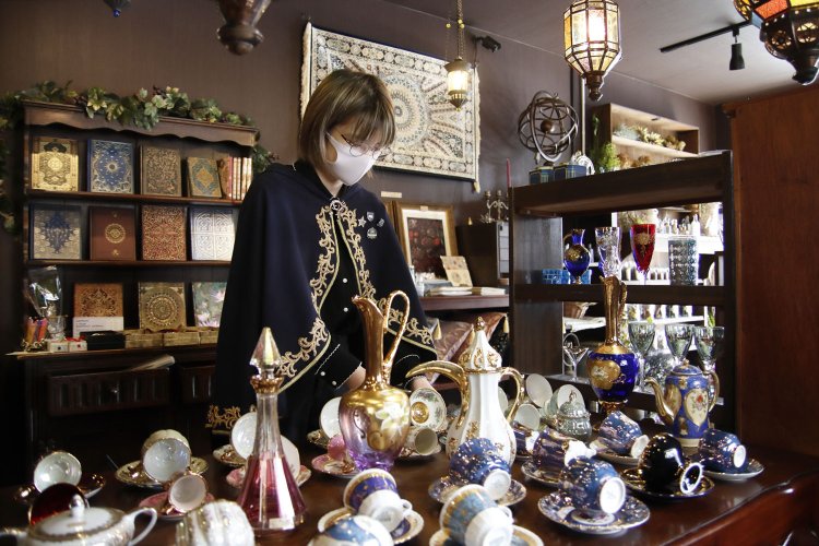 トキノさんはじめ店員さんはみな魔法使いのいでたち。