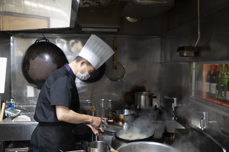 多くのメニューは初代から指南を受けてその味を守り、さらに上海料理も新たに加わった。