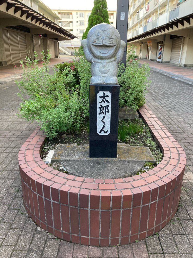 久喜・わし宮団地の「太郎くん」。唐突に設置されている