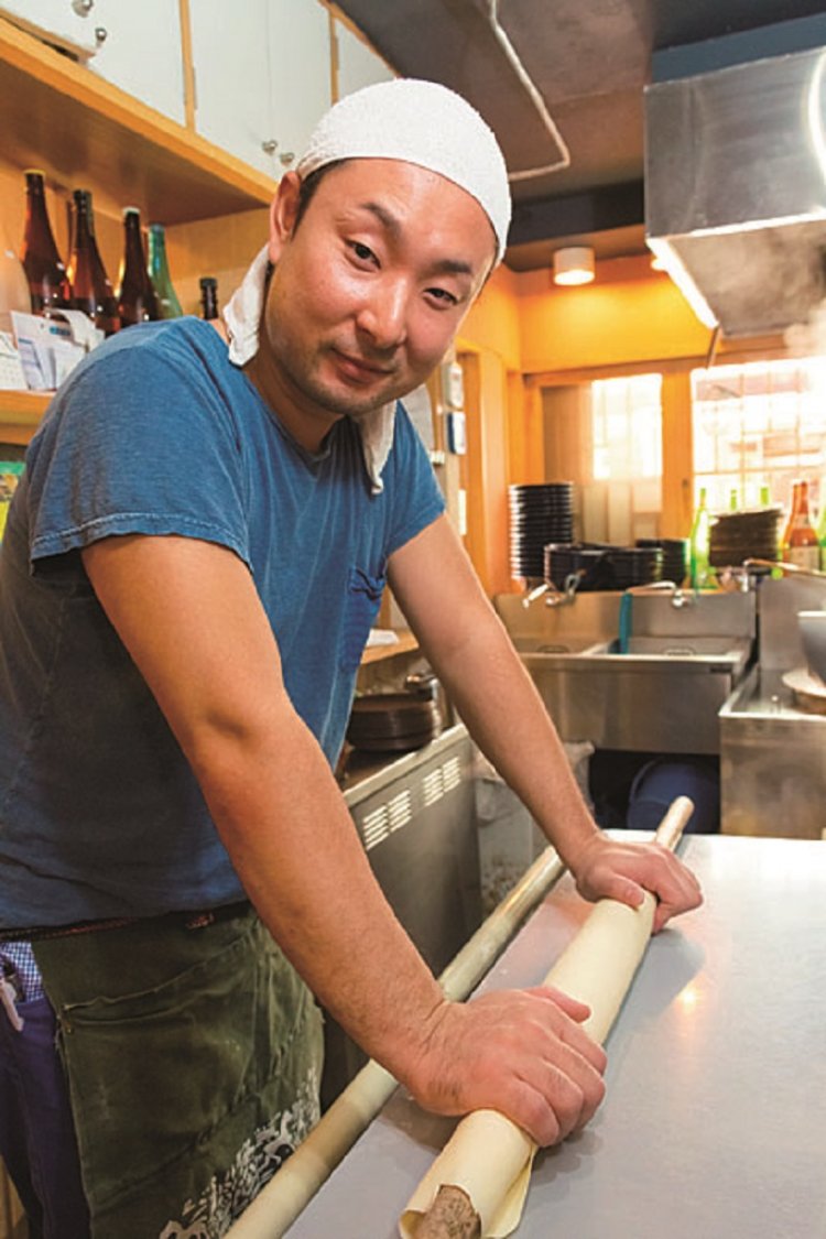 店主の楢原さん。店には常に長蛇の列が。