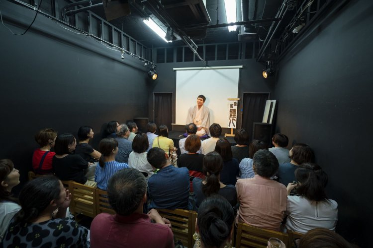 「若手箱」に登場する瀧川鯉八さん。