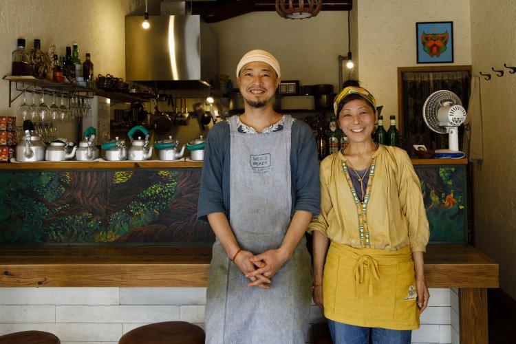 伊藤さんと妻の伸子さん。