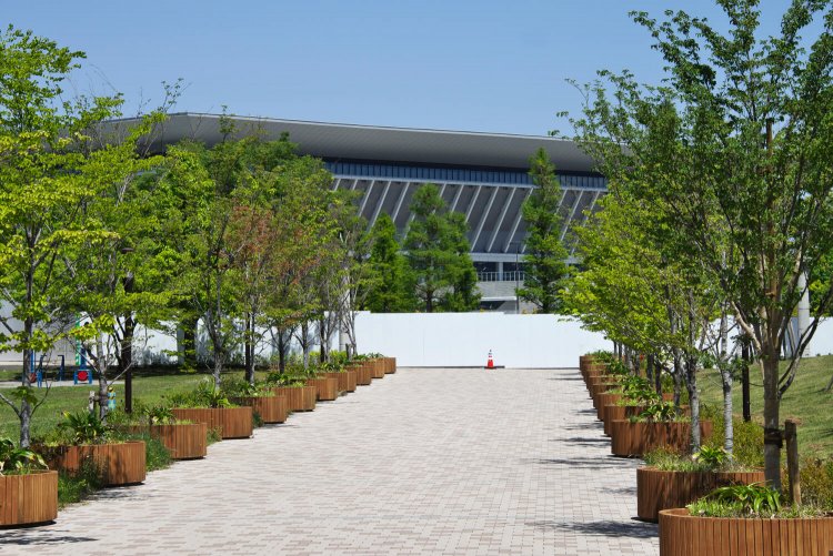 辰巳の森海浜公園内にある。