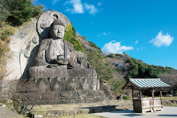 日本寺にある高さ31mの大仏。1783年に彫刻され、1969年に修復された。