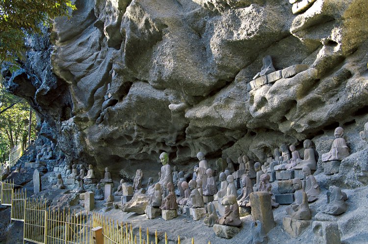 千五百羅漢といわれる石仏群が凄い。江戸時代後期に21年かけて作られたもの。