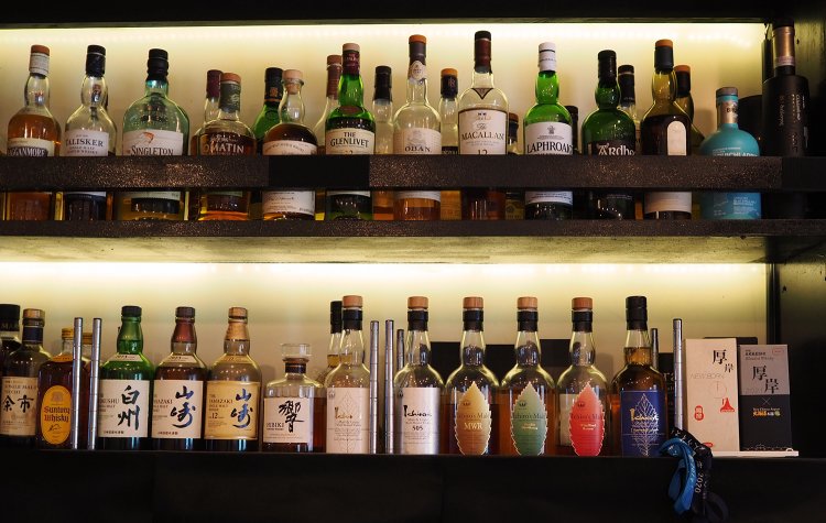 目の前をよく見ると、並ぶボトルは「好きな」ヒトのセレクトであった。