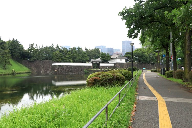 「襲撃現場」付近。桜田門南の辻から数10mほど西側。