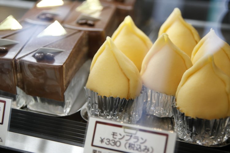 ロールケーキにマロンペーストをデコレートしたモンブラン350円もリピーターが多い。