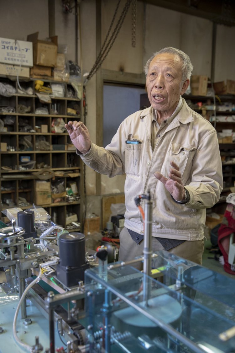 しくみを説明する藤村さん。