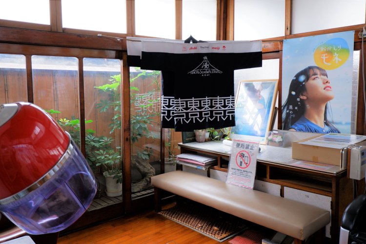 レトロなお釜ドライヤーも現役。