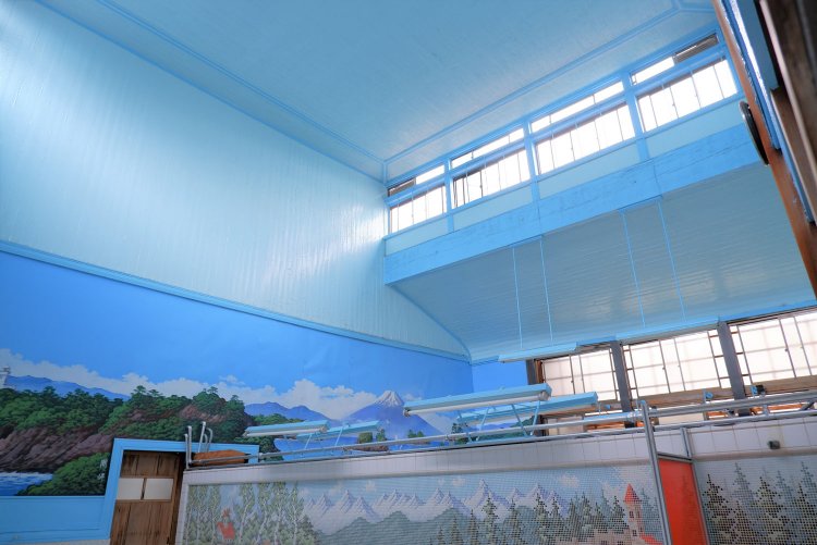 天井が高く開放感あふれる。