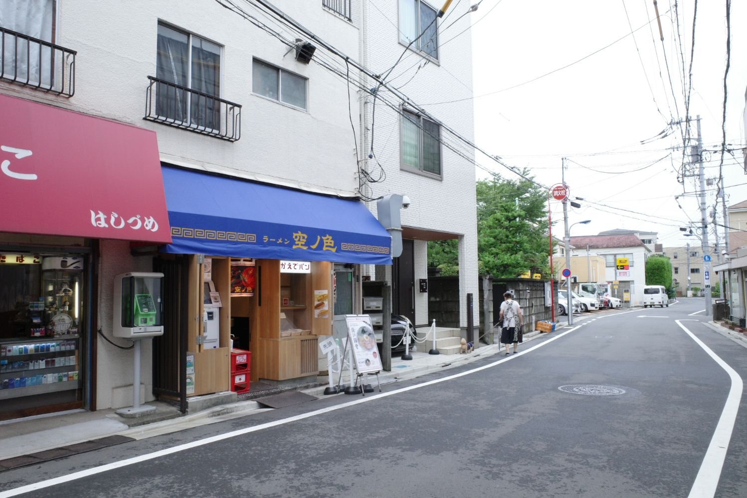 板橋ランチ_空ノ色王子店_淡口豚骨ラーメンド道路から