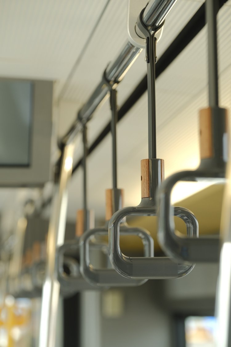 ハンドル内部も、その上も握りやすいつり革。