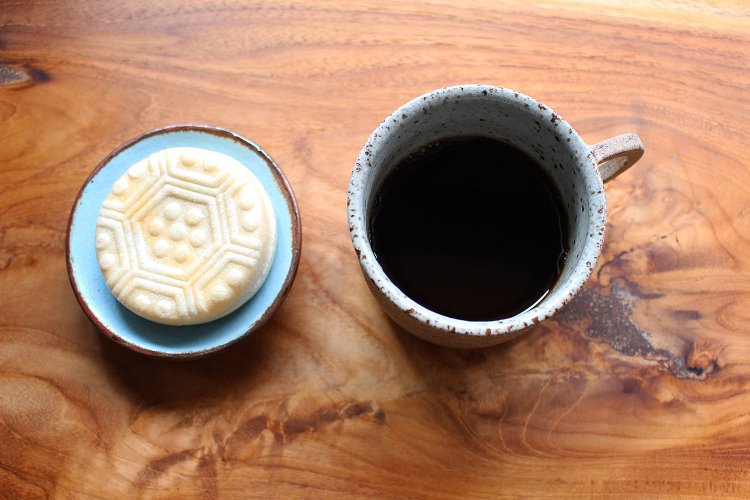 最中をスタンバイ。最中の表面をオーブントースターで軽く炙るのもおすすめ。