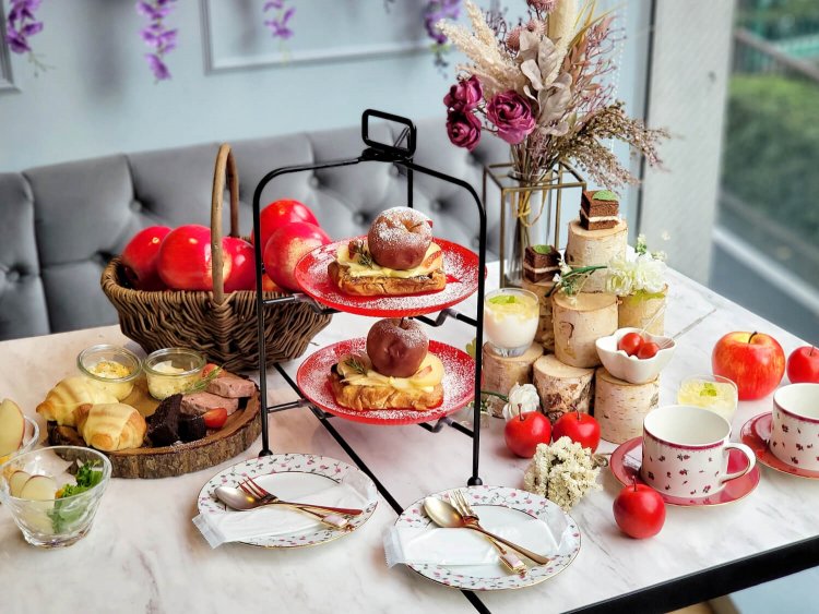 期間限定2021年9月1日〜10月31日 APPLE AND CHEESE AFTERNOON TEA 1名3300円（2名〜 写真は2名分）。 