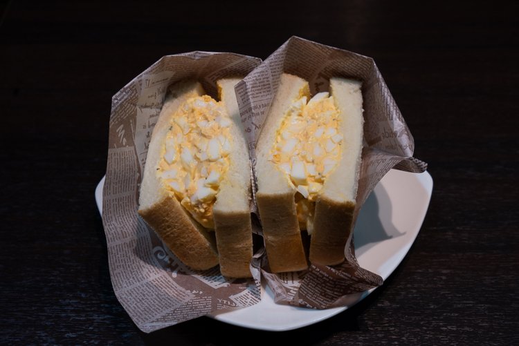 茨城県産奥久慈卵を使った特製たまごサンドは550円。お腹をすかせて挑みたい。