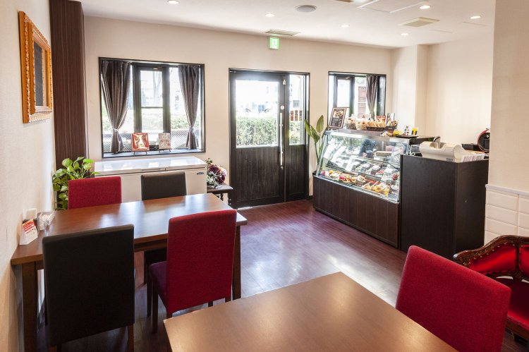 テイクアウトのみ。予約も可能。