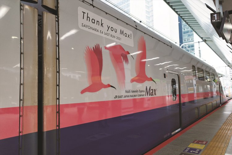 壁面には新潟のシンボル、トキのイラスト。上部にはラストランのエンブレムが施されている。