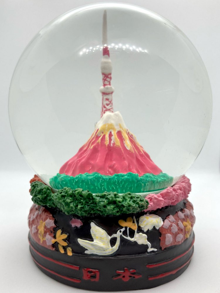 オシャレ土台に赤富士と東京タワー、そして日本の文字。どこを目指しているのだろうか