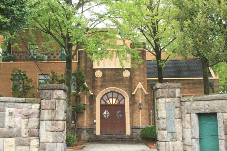 徳川ビレッジの一角には、尾張徳川家に歴代伝えられた美術品などを研究・保存する徳川黎明会の建物も。一般公開しておらず立ち入り禁止。