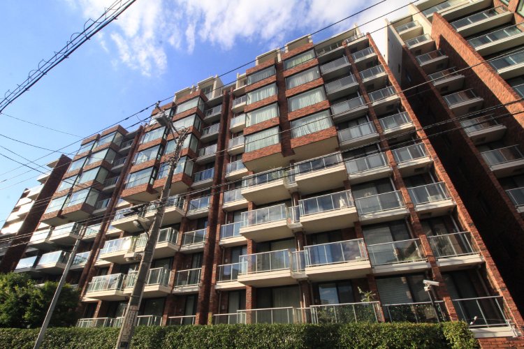 「『目白ガーデンヒルズ』は敷地外周を赤外線センサーで囲み、73台の防犯カメラをシステム構築するなど大使館並みのセキュリティ」と石川さん。