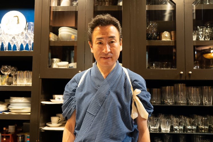 マネージャーを務めている水野雅之さん。歌舞伎の伴奏、長唄で三味線を担当していた経歴を持ち、日本橋のイベントに合わせた和装もお手の物。