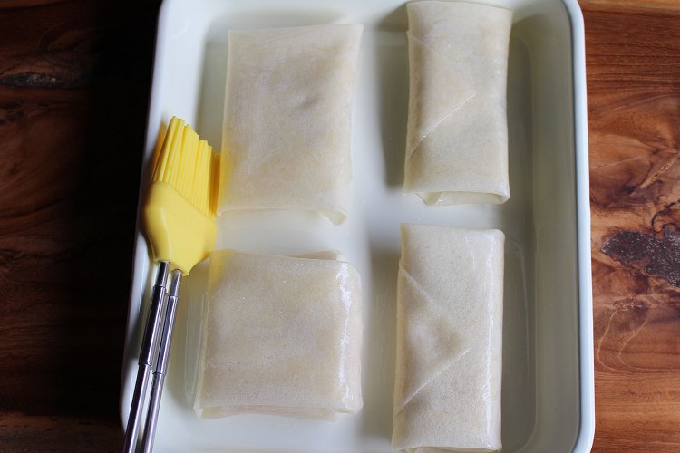 全面に油をたっぷり塗る。裏も側面も忘れずに。