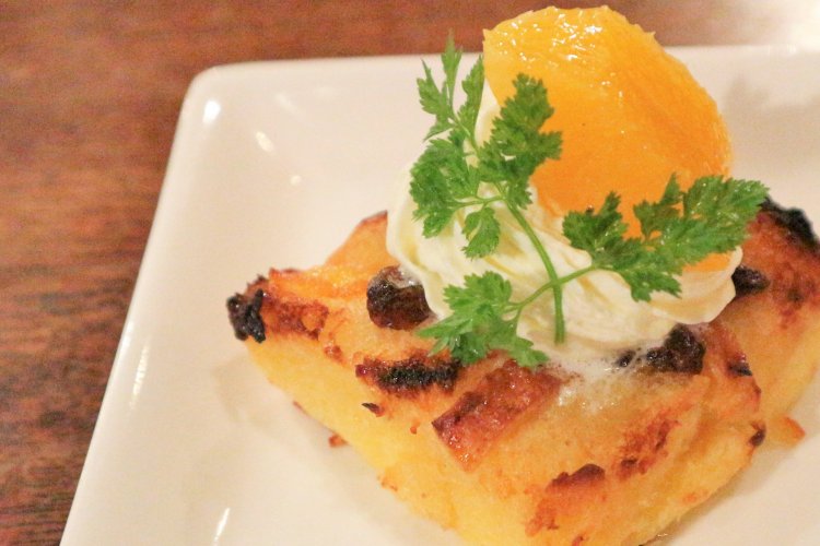 トッピングはオレンジとラム、生クリームでさっぱり。