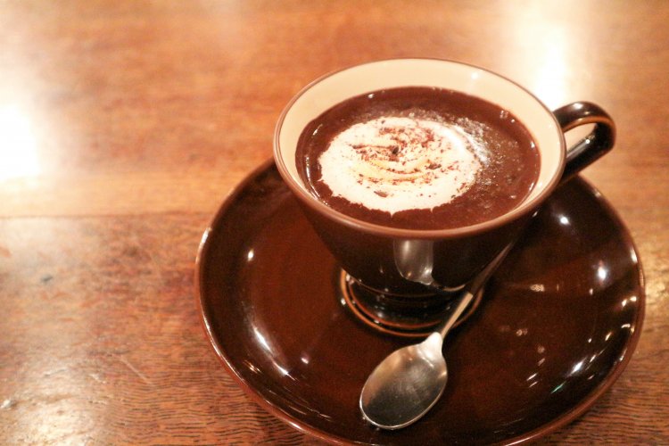 寒くなってきたら、ココア870円を注文する常連が多い。