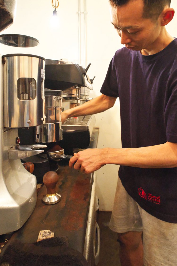 川﨑さんの無駄のない優雅な一連の所作は、まるで茶道のお点前のよう。