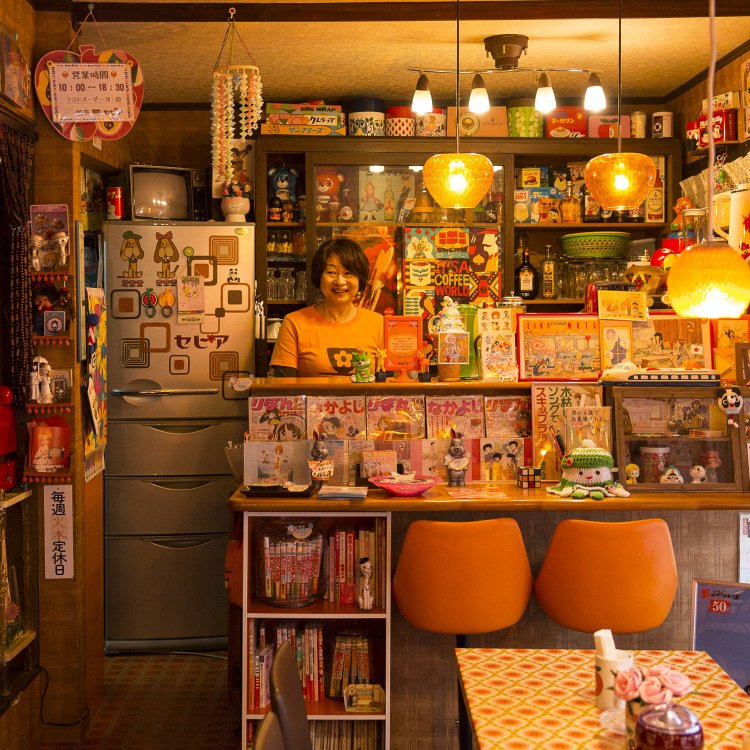 昭和に子供時代を過ごした人がピンとくるマンガ、雑貨がいっぱい。