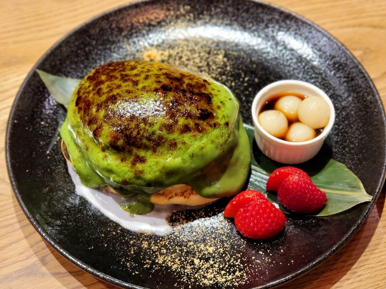 期間限定 抹茶ブリュレパンケーキ 1650円。