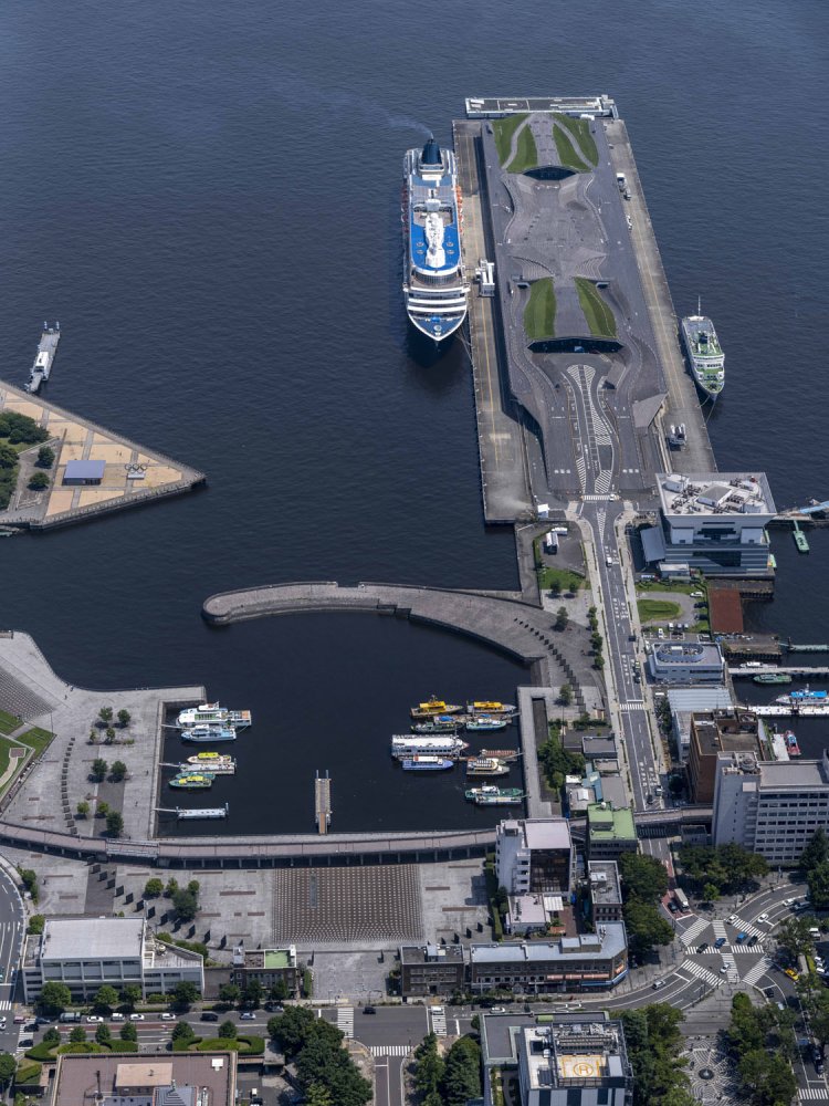 象の鼻パークを陸側から。明治時代は手前の道路付近に税関の建物があったそうだ。