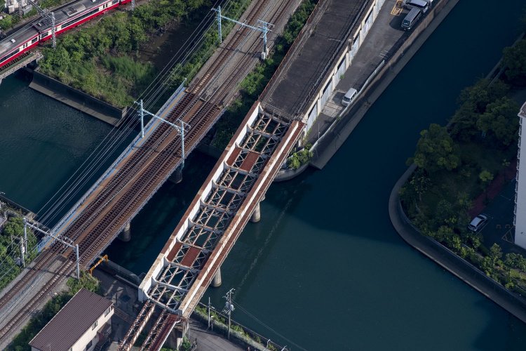 帷子川の橋梁部分。この高架橋が遊歩道へと活用されることを願うばかり。