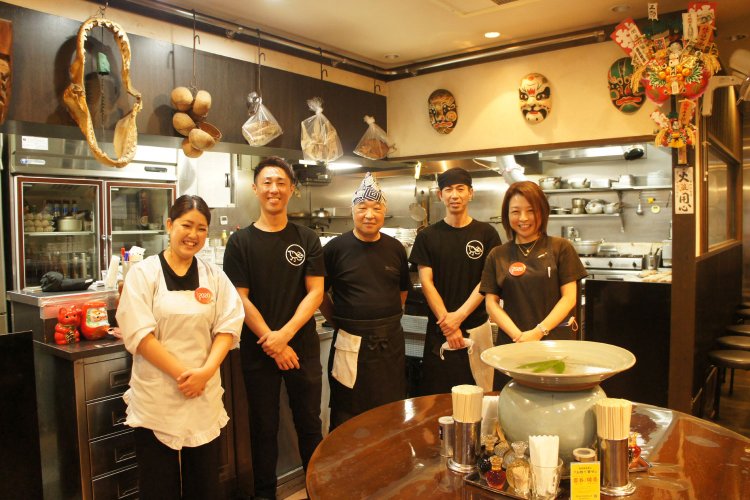 明るい店員が気さくに迎えてくれる。