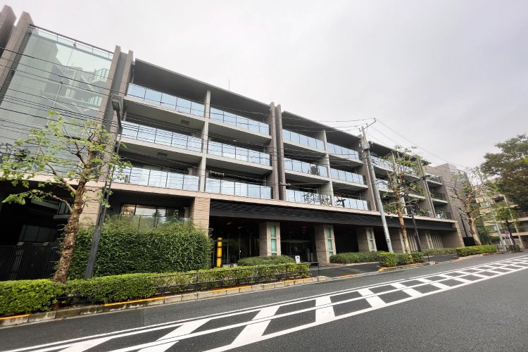 「都心にありながら眼下には緑の森が広がる、稀有な立地」と石川さん。