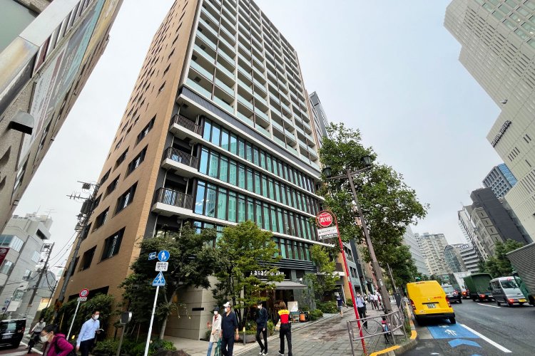 下層階に店舗とオフィス、6階から上が住居用途で使用されている。