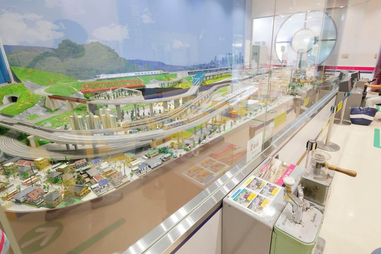 HOゲージが走るパノラマ展示。
