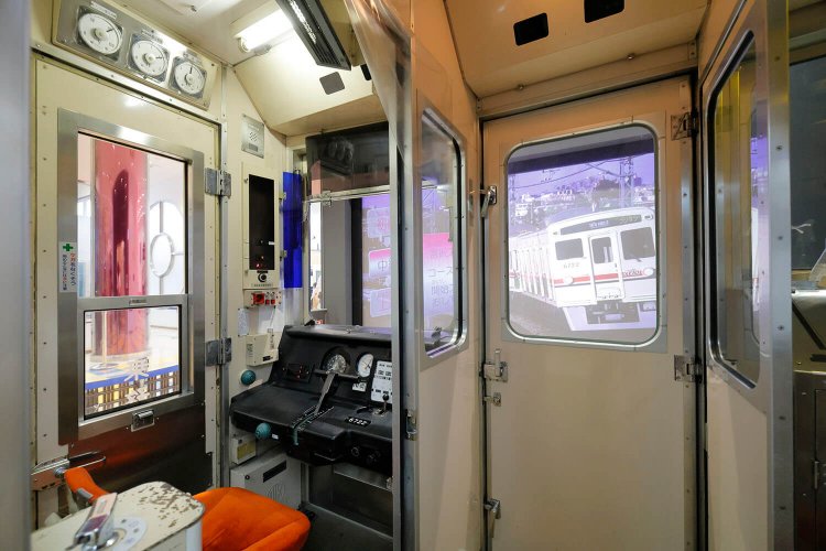 京王電鉄のスマートな乗務員室が子どものころから大好きでした！