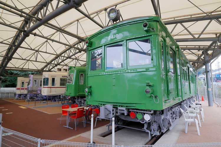 京王が誇る名車が並ぶ屋外展示。