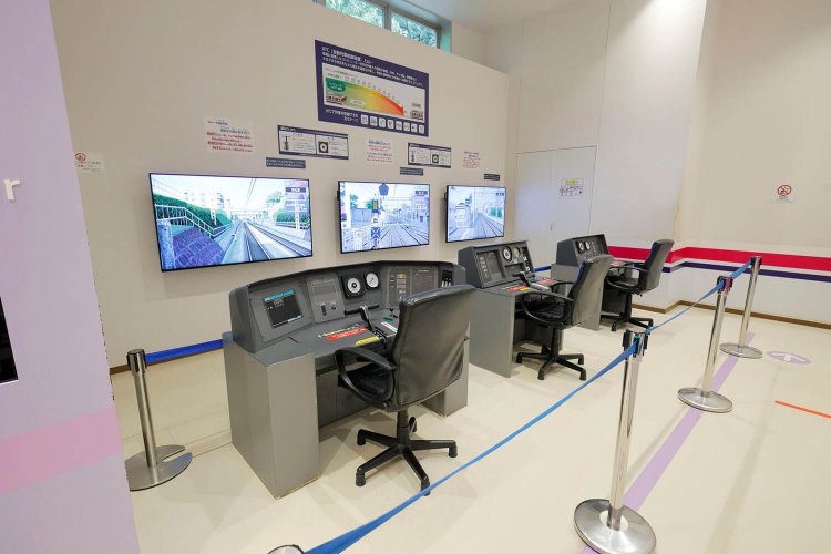 こちらはATC仕様の無料で楽しめる小型シミュレータ。