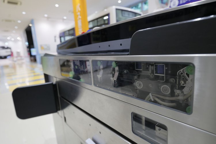 一瞬で機内を通り過ぎていく入館券を見逃さないで！