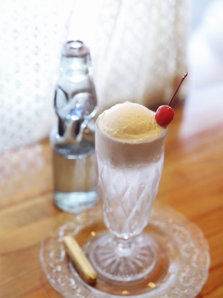 柴又ラムネフロート780円。